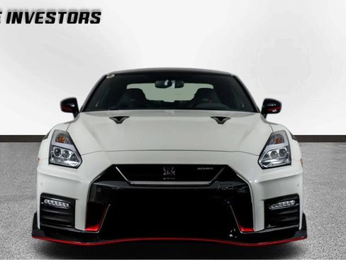 Used 2023 Nissan GT-R NISMO AWD/4WD image 4