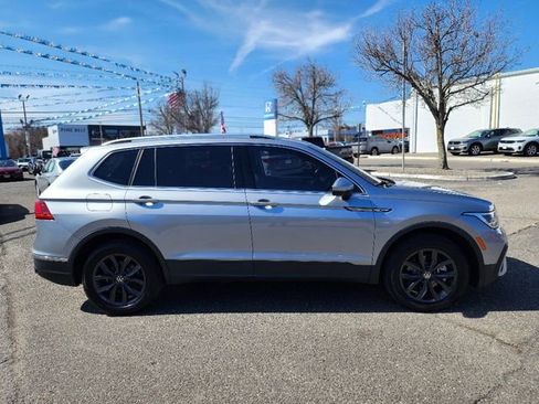 Used 2024 Volkswagen Tiguan SE image 6