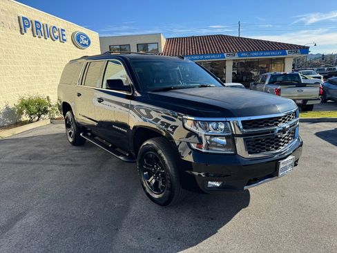 Used 2017 Chevrolet Suburban LT w/ Luxury Package image 3