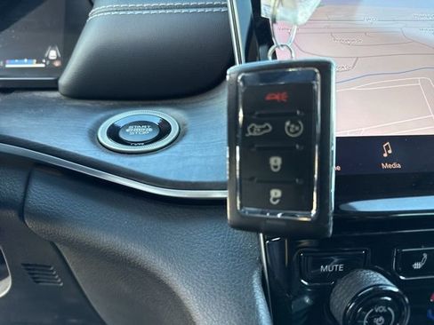 Certified 2022 Jeep Grand Cherokee Limited w/ Luxury Tech Group II image 40