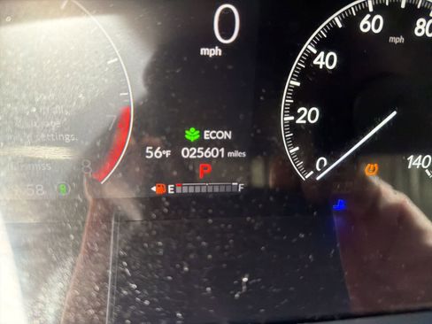 Used 2023 Honda HR-V LX image 2