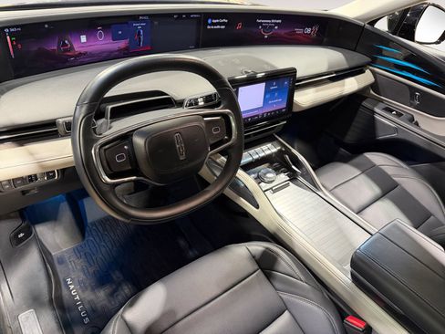 Used 2024 Lincoln Nautilus Premier AWD/4WD image 20