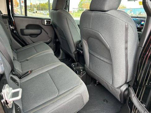 New 2025 Jeep Gladiator Willys image 21