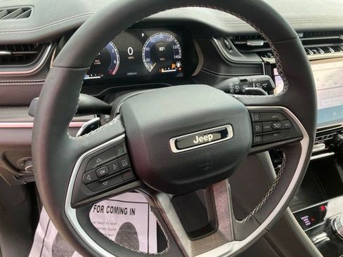 Certified 2023 Jeep Grand Cherokee Limited w/ Luxury Tech Group II AWD/4WD image 15
