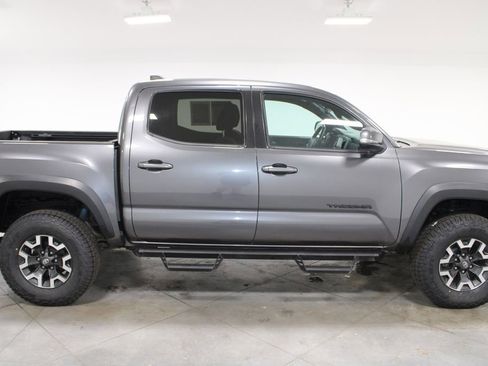 Used 2021 Toyota Tacoma TRD Off-Road AWD/4WD image 10