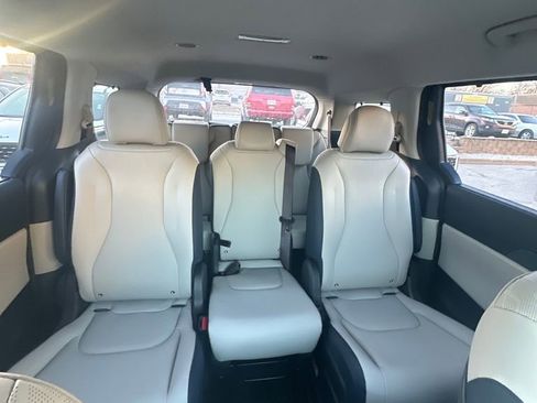 New 2026 Kia Carnival EX image 20