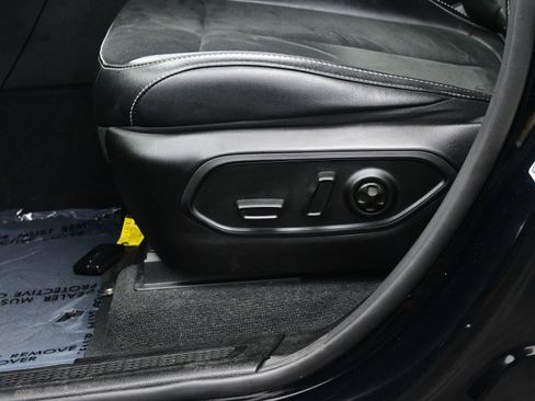 Used 2025 Jeep Grand Cherokee Altitude image 11