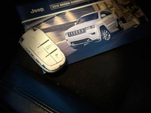 Used 2019 Jeep Grand Cherokee Altitude image 39