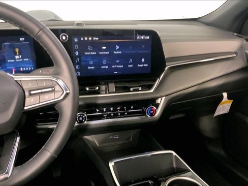 Used 2026 Chevrolet Equinox LT AWD/4WD image 7