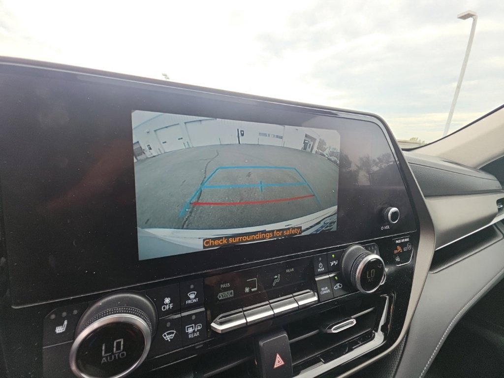 Used 2023 Toyota Highlander XLE AWD/4WD image 21