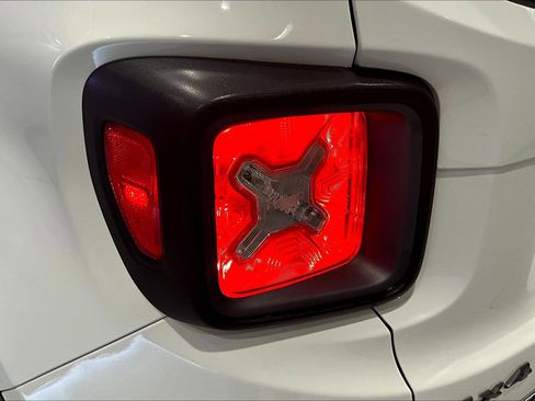Used 2016 Jeep Renegade Trailhawk AWD/4WD image 23