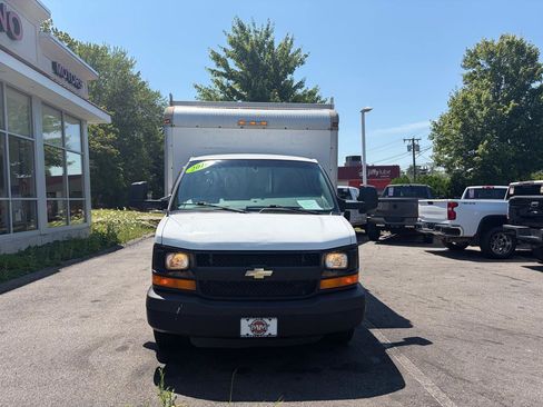 Used 2016 Chevrolet Express 3500 RWD image 3