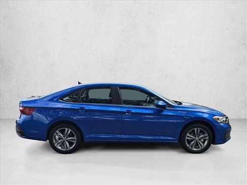 Used 2024 Volkswagen Jetta SE image 4