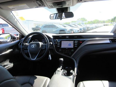 Used 2020 Toyota Camry SE FWD image 19