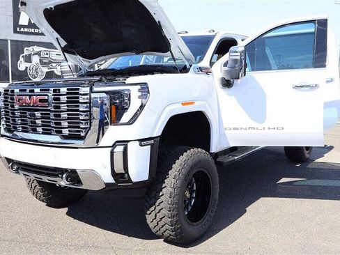 Used 2025 GMC Sierra 3500 Denali w/ Denali Reserve Package AWD/4WD image 26
