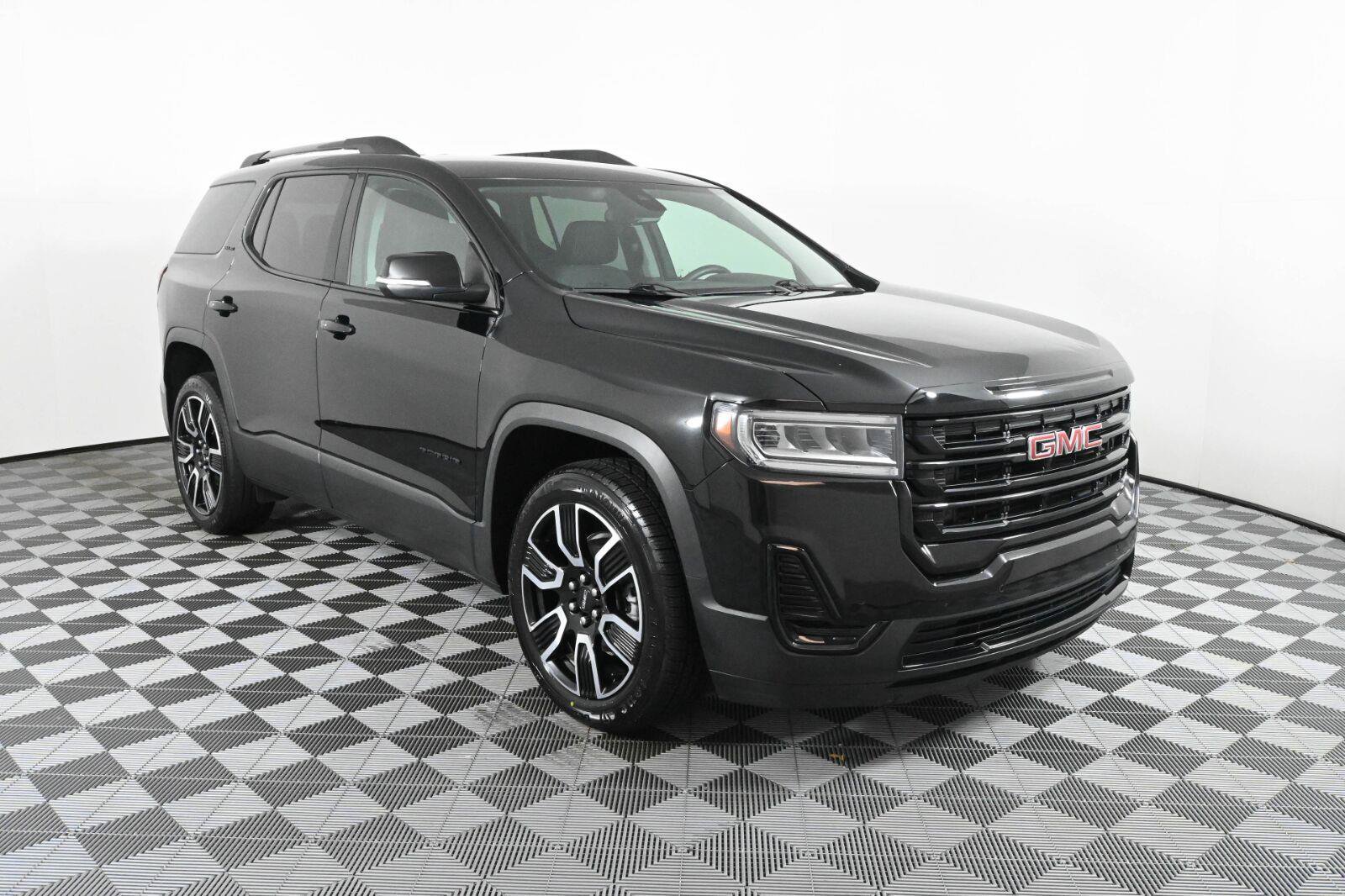 Used 2021 GMC Acadia SLE w/ Driver Convenience Package FWD image 1