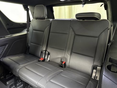 Used 2023 GMC Yukon SLT w/ SLT Premium Package AWD/4WD image 29