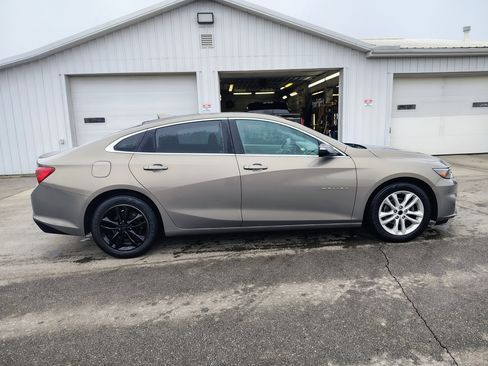 Used 2017 Chevrolet Malibu LT w/ Leather Package image 7