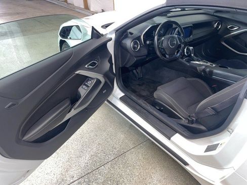 Used 2016 Chevrolet Camaro LT w/ Technology Package image 9