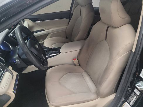 Used 2018 Toyota Camry LE image 17