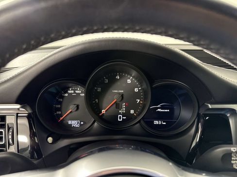 Certified 2020 Porsche Macan AWD/4WD image 36