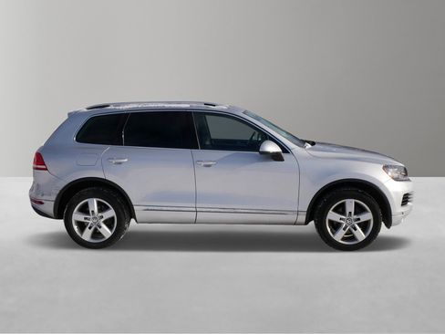 Used 2013 Volkswagen Touareg VR6 image 5