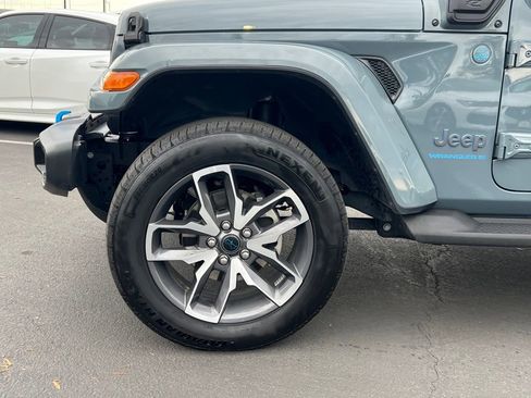 Used 2024 Jeep Wrangler Unlimited w/ Technology Group image 5