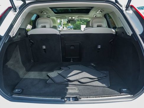 Certified 2024 Volvo XC60 B5 Plus w/ Climate Package AWD/4WD image 12