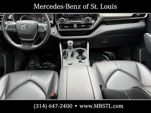 Used 2022 Toyota Highlander XLE FWD image 13