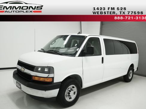 Used 2017 Chevrolet Express 3500 LT w/ LT Preferred Equipment Group image 1