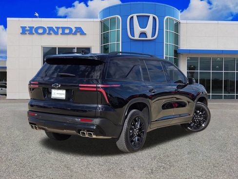 Used 2024 Chevrolet Traverse LT w/ Enhanced Driving Package FWD image 3