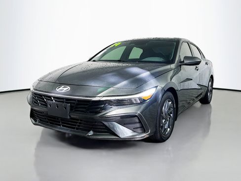 Used 2024 Hyundai Elantra Blue FWD image 10