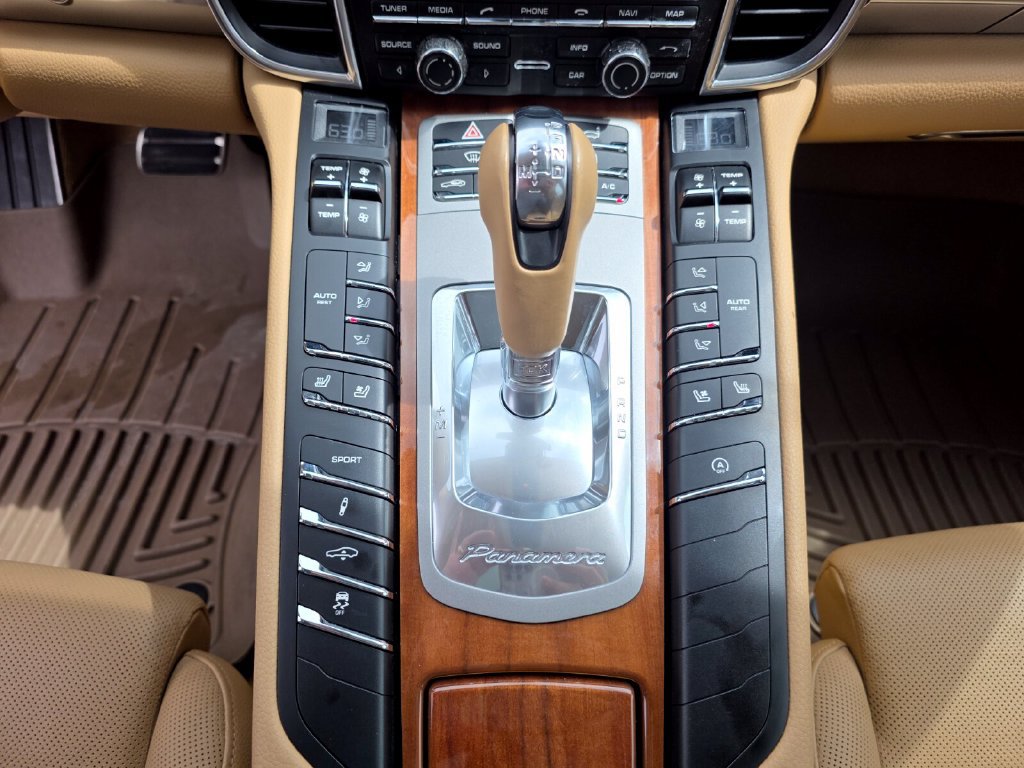 Used 2014 Porsche Panamera 4 AWD/4WD image 30