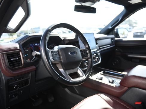 Used 2024 Ford Expedition Limited image 10