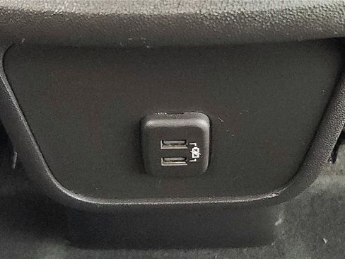 Used 2024 GMC Terrain SLE image 32