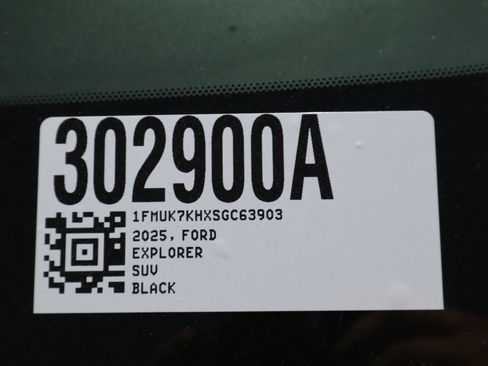 Used 2025 Ford Explorer ST-Line w/ Premium Package RWD image 39