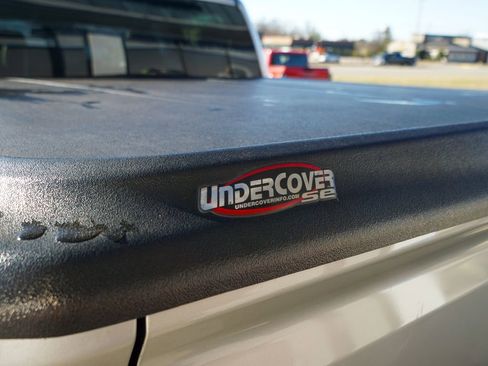 Used 2015 GMC Sierra 1500 SLT w/ SLT Crew Cab Value Package image 9