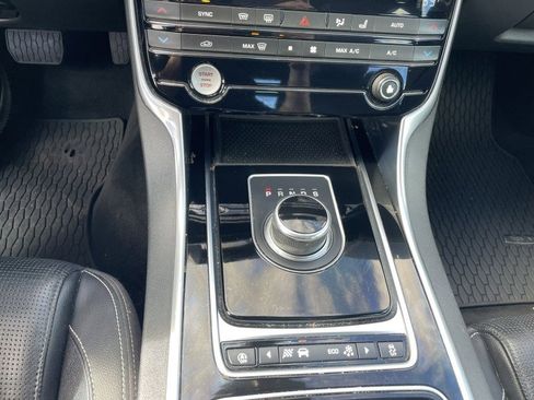 Used 2018 Jaguar XE R-Sport image 16