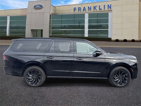 New 2025 Lincoln Navigator L Reserve w/ Jet Appearance Package image 8