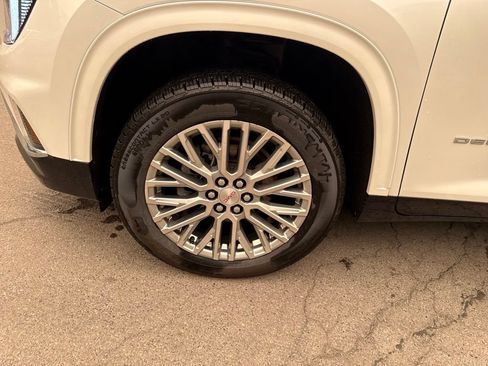 Used 2025 GMC Acadia Denali AWD/4WD image 11