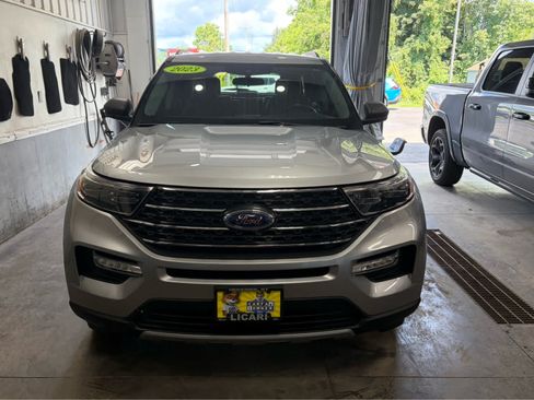 Used 2023 Ford Explorer XLT w/ Equipment Group 202A AWD/4WD image 2