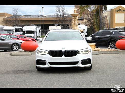 Used 2019 BMW 530e w/ M Sport Package image 2