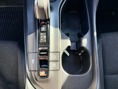 Used 2023 Toyota Crown XLE image 17