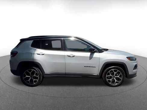 Used 2025 Jeep Compass Limited image 16