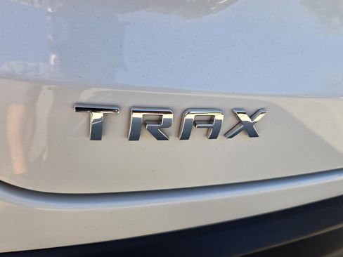 Certified 2025 Chevrolet Trax LT w/ LT Convenience Package FWD image 19