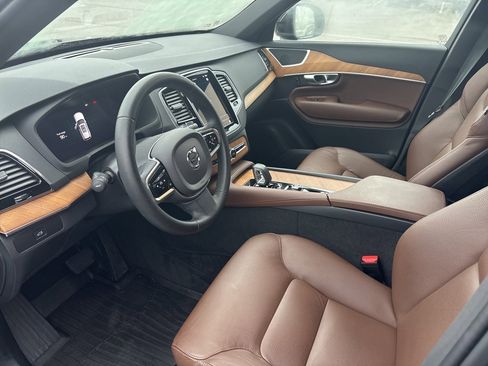 Used 2024 Volvo XC90 B6 Plus w/ Protection Package image 13