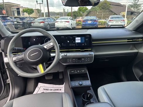 Used 2024 Hyundai Kona Limited image 11