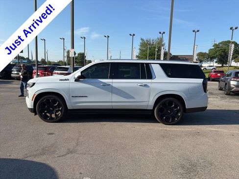 Used 2026 Chevrolet Suburban High Country AWD/4WD image 7