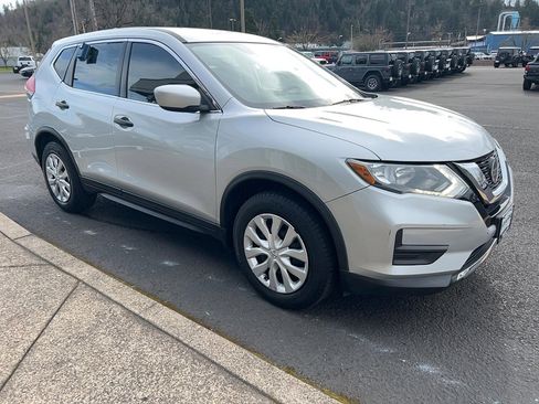 Used 2019 Nissan Rogue S FWD image 4