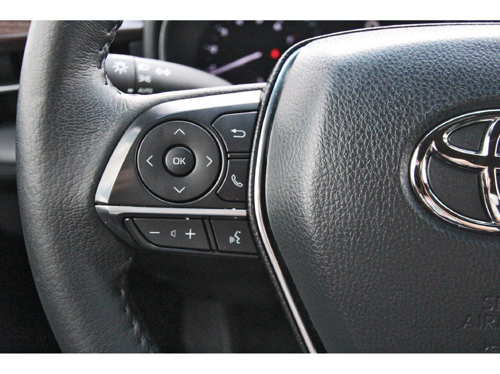 Used 2022 Toyota Avalon XLE FWD image 13